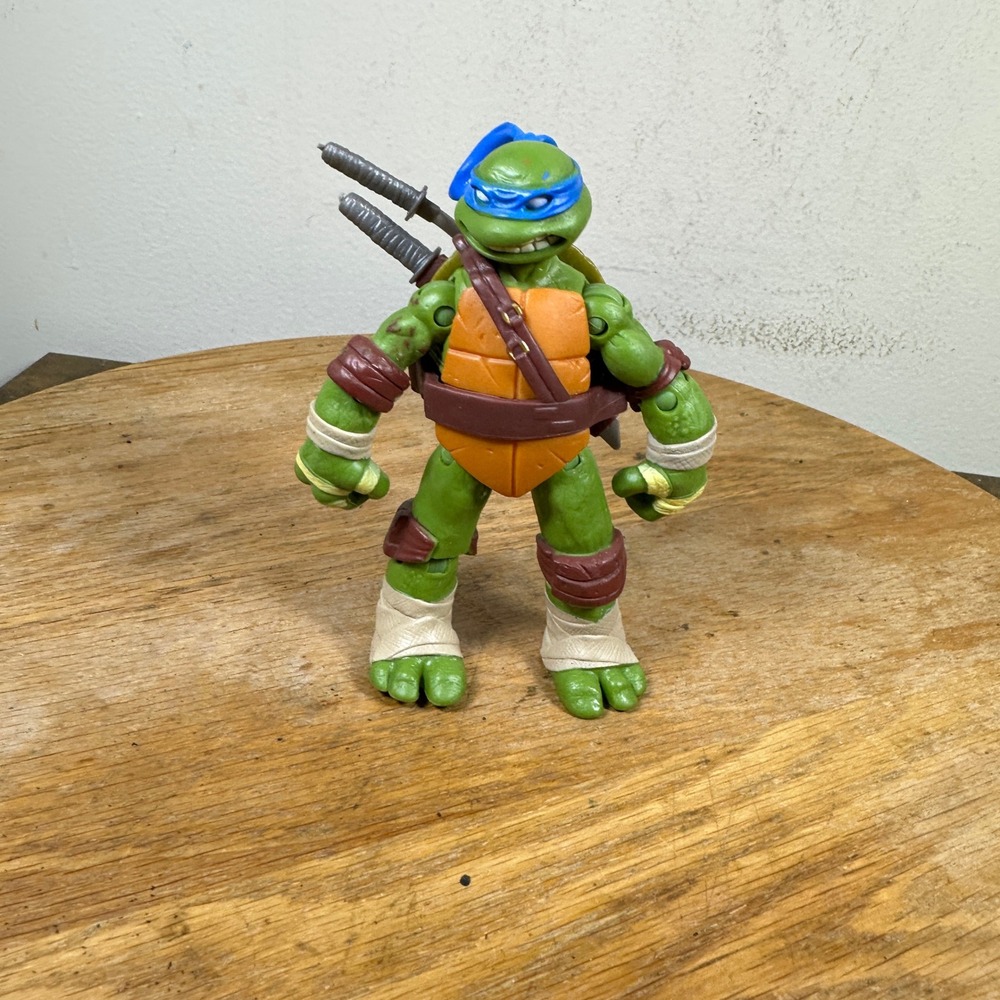 TMNT Leonardo Action Figure 2012 Viacom Playmates Toys Blue Bandana Katanas 4.5"